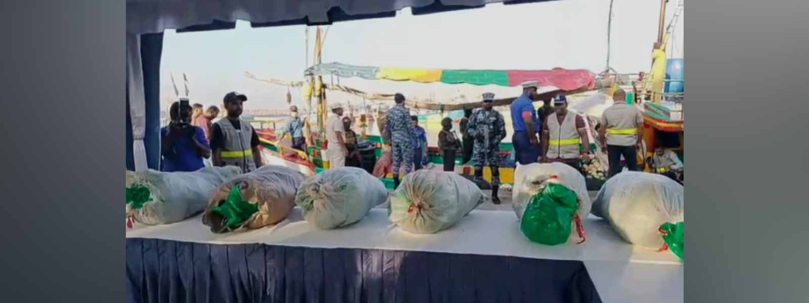 දෙව්න්දරදී කොටුවූ යාත්‍රාවේ සැකකරුවන් දික්ඕවිටට..